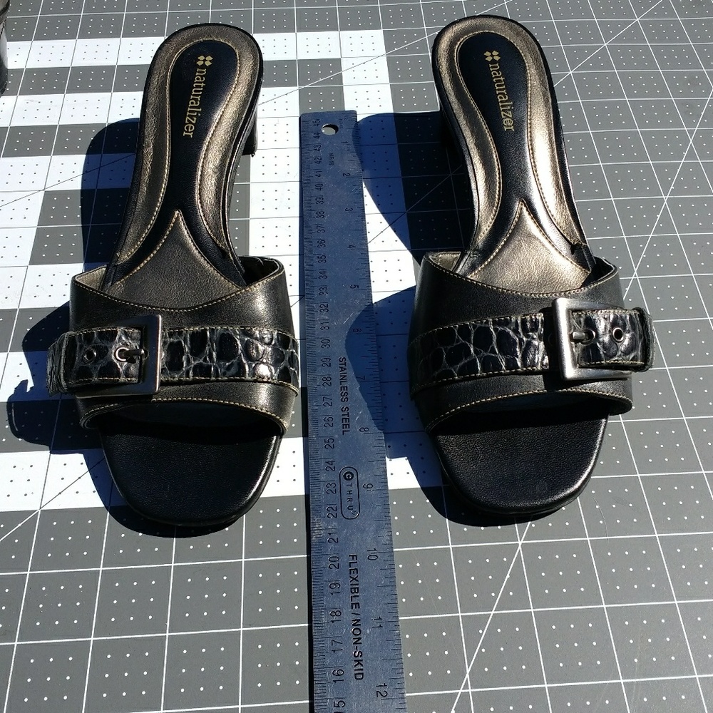 Naturalizer slides, croc pattern buckle, size 8.5